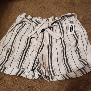 Old Navy tie waist shorts, NWT size 2